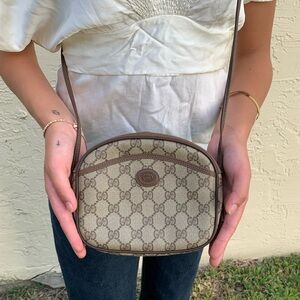 (35) GUCCI 80s Small Crossbody